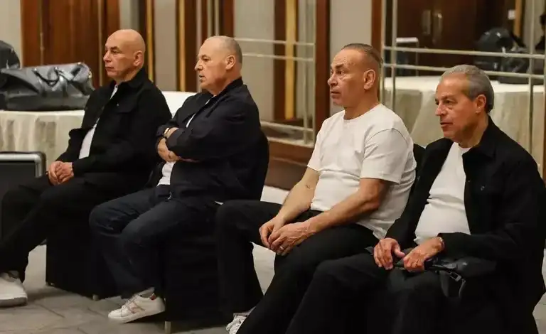 توافد بعثة منتخب