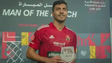 الأهلي يشرع باب
