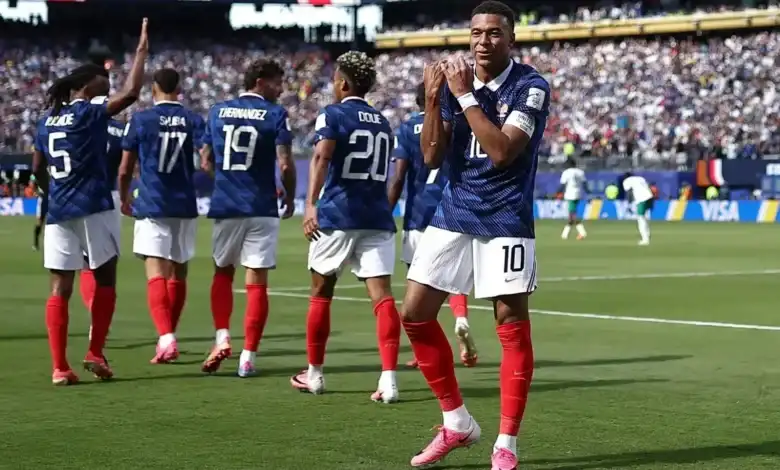 مبابي يهز شباك العراق ويصنع التاريخ