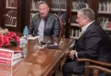 الأهلي يوقع علي