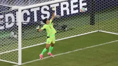 جماهير المغرب تكرم ياسين بونو بطائرات مسيرة تضيء سماء آسفي