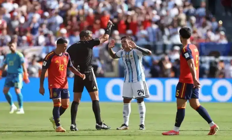 مقلب في الجو.. طيار يوهم جماهير الأرجنتين بفوزهم بكأس العالم ثم يصدمهم بالحقيقة