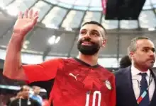 تحت تأثير البنج.. مشجع بشكتاش يسأل عن صفقة محمد صلاح على طاولة العمليات!