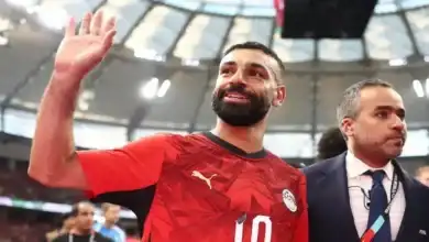 تحت تأثير البنج.. مشجع بشكتاش يسأل عن صفقة محمد صلاح على طاولة العمليات!