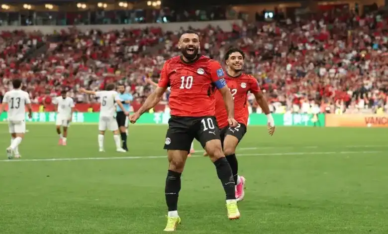 عضلات محمد صلاح تشعل الجدل.. هل تفوق بدنيًّا على كريستيانو رونالدو؟