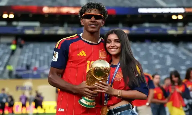 كيف غيّر كأس العالم 2026 حياة صديقة لامين يامال؟ قصة صعود مليوني