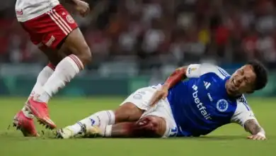 عقوبة تهز كرة القدم: لاعب برازيلي موقوف حتى يتعافى خصمه الذي كسر ساقه