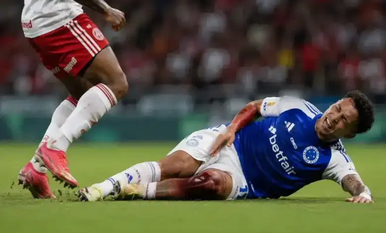 عقوبة تهز كرة القدم: لاعب برازيلي موقوف حتى يتعافى خصمه الذي كسر ساقه