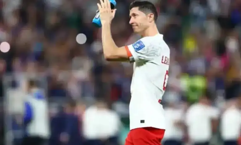 ليفاندوفسكي يُعلق على تتويج إسبانيا بكأس العالم: سعيد من أجل لاعبي برشلونة