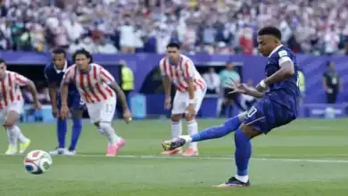 جدل جديد يشعل كأس العالم.. فرنسا تتجاهل باراجواي في تصميم رسمي!