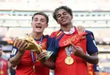 حقيقة احتفال لامين يامال بكوفية فلسطين خلال تتويج كأس العالم: تفكيك الصورة المضللة