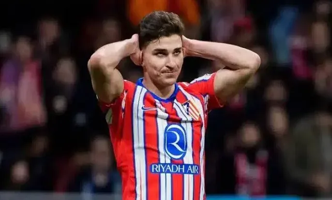 برشلونة, أيوزي بيريز, جوليان ألفاريز
