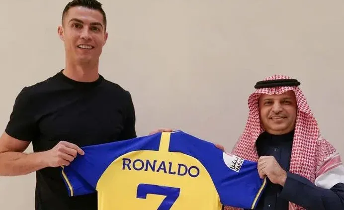 رونالدو, النصر السعودي, عقد رونالدو